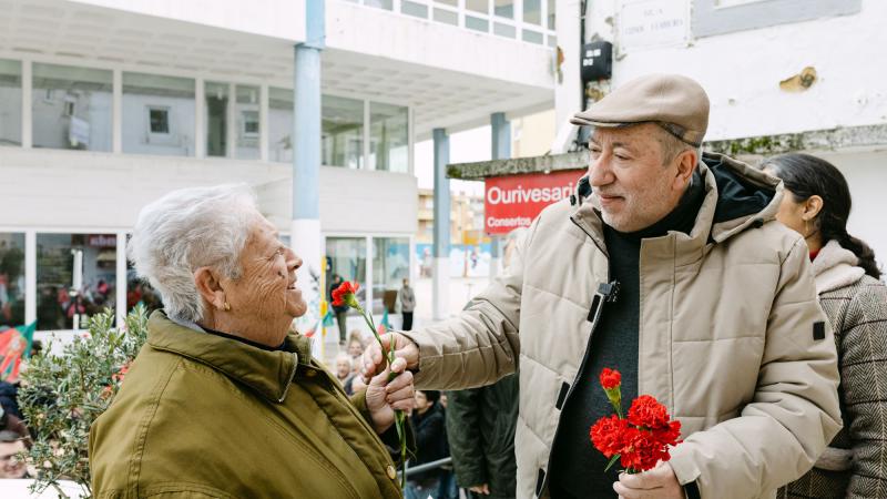 Contacto com a população em Almada