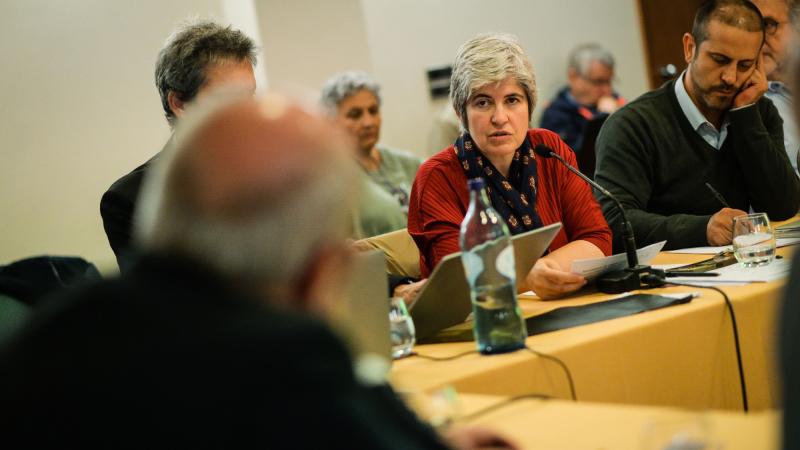 Mesa Redonda «Situação económica, Constituição da República e o futuro do País»